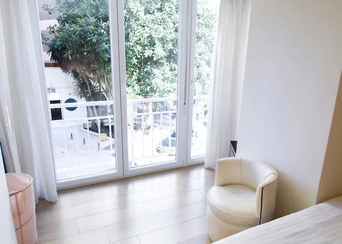 Malagueta Beachside Charm Apartment *
